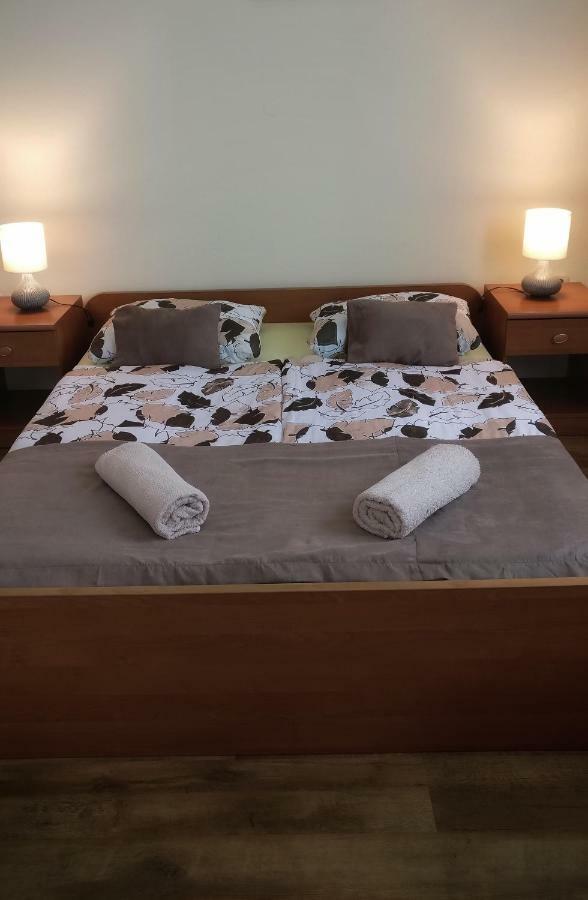 Apartments Vidos Dreznik Grad Ngoại thất bức ảnh